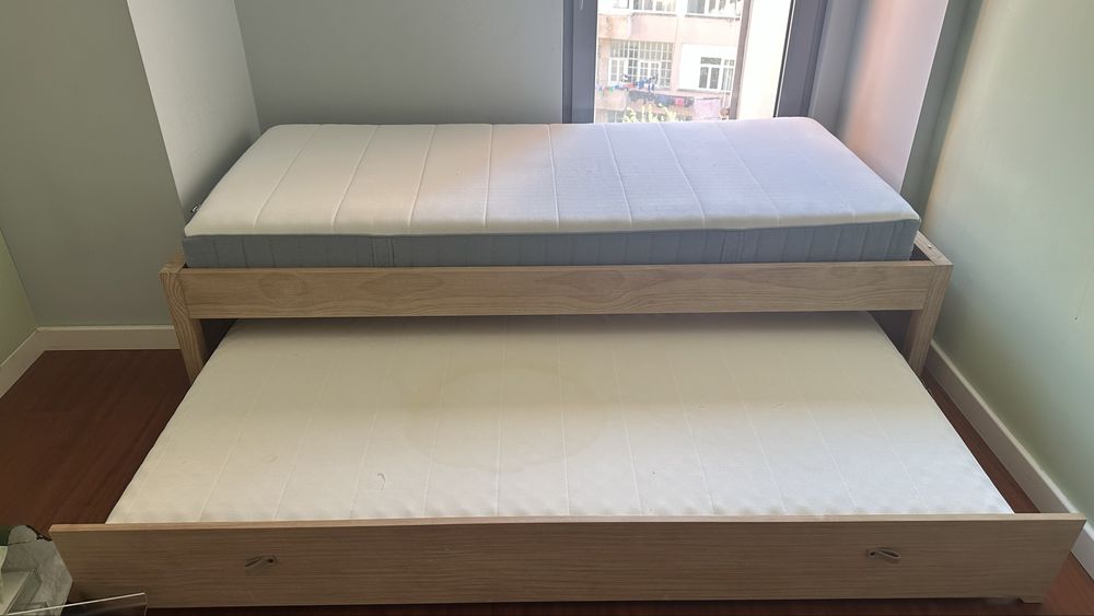 Cama madeira com cama embaixo + 2 colchoes