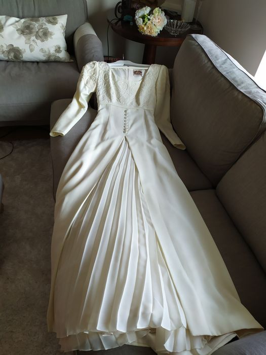 Vestido de noiva cor marfim, marca Rosa Clará