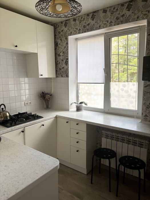 Сдам квартиру левый берег,2-х комн.посуточно,понедельно.Свободна