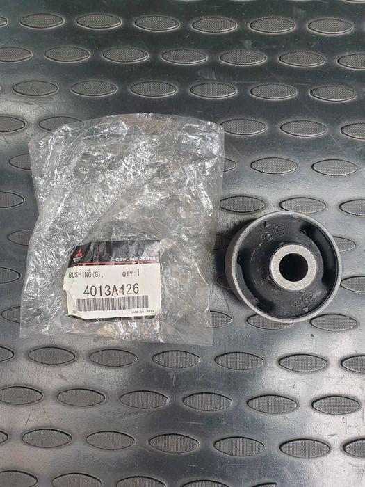 Mitsubishi Outlander III сайлентблок, новий, ОРИГІНАЛ 4013A426