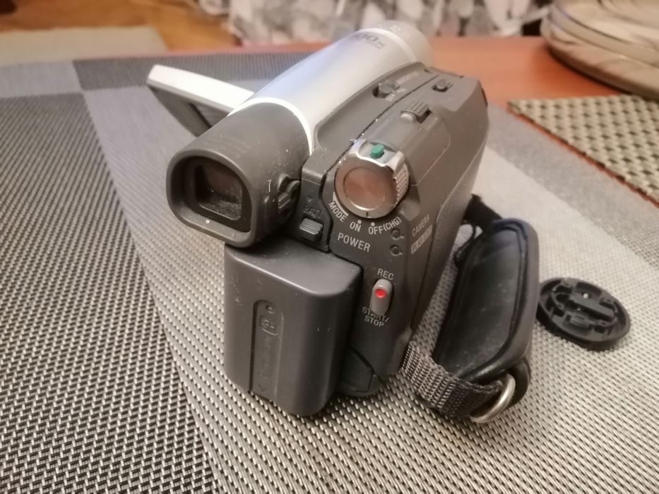Відеокамера соні SONY DCR HC27E