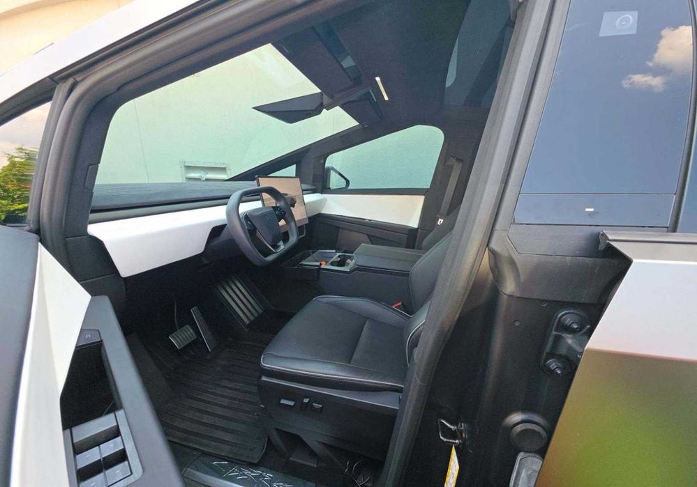 Tesla Cybertruck Cyberbeast 2024 з ПДВ