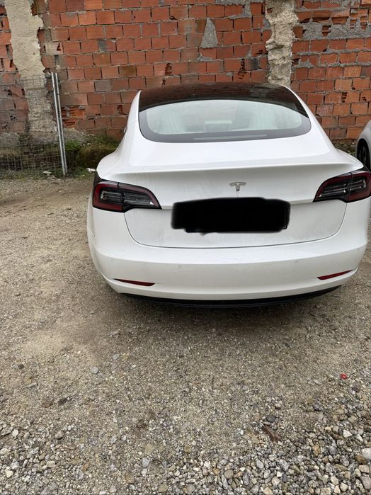 Tesla model 3 standard range plus64846404114049122