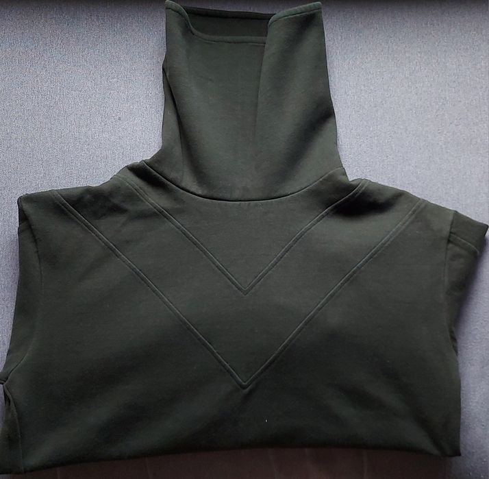 Męska bluza z kominem Reserved