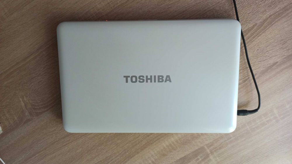 Ноутбук Toshiba Satellite L850 под ремонт или на запчасти