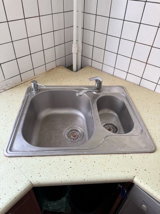 Oddam zlew zlewozmywak z baterią bez syfonu