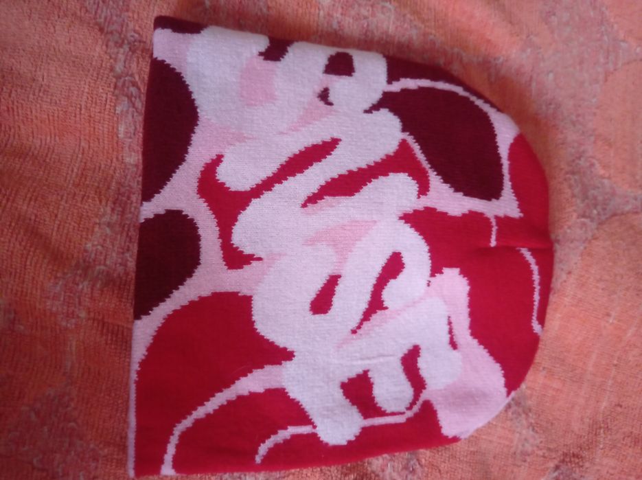 Продам шапки новые.