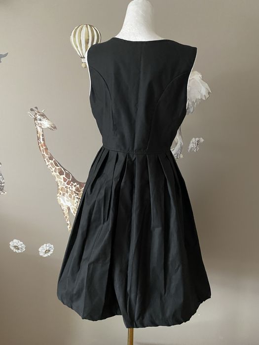 Czarna sukienka folk bawarska dirndl gorsetowe wiązanie