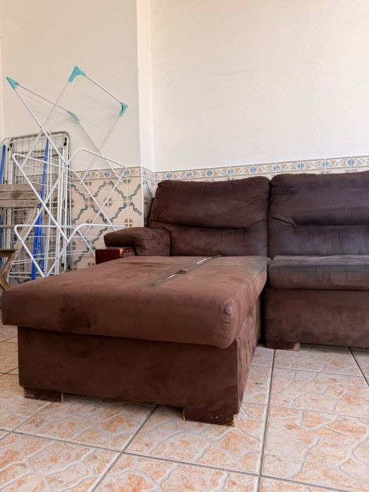 Sofá Chaise Longue Castanho (para restauro ou uso)