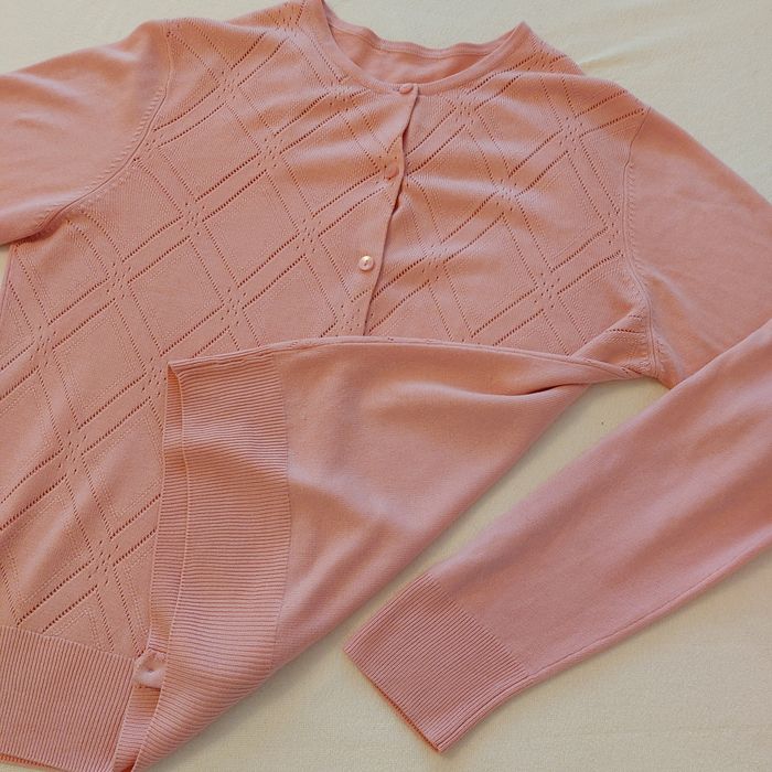 Lekki różowy sweterek