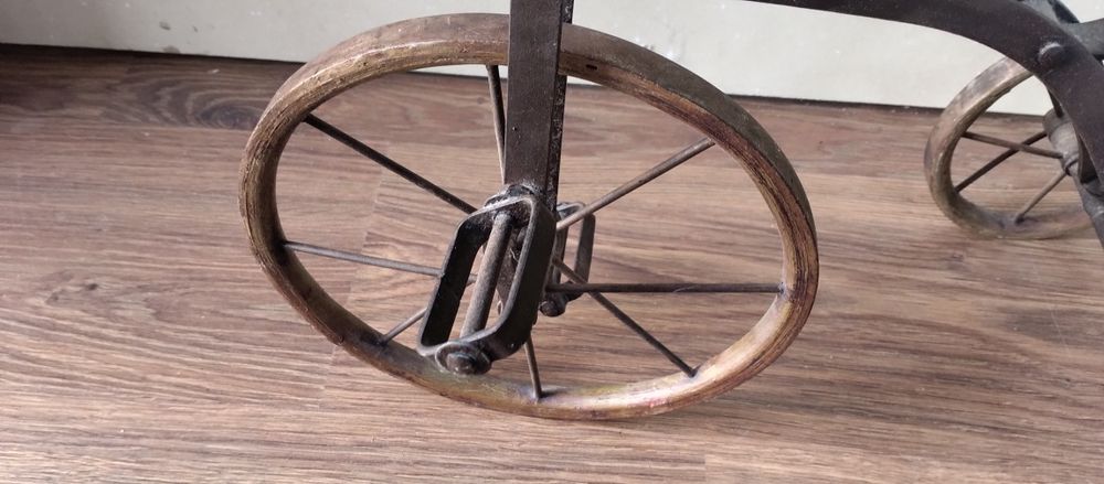 Stara zabawka rowerek