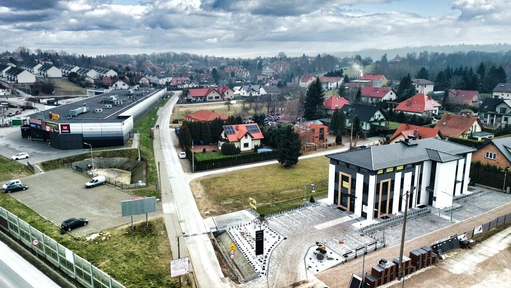 LOKALE NOWE Wieliczka 30, 40, 50, 65, 125 i 200m2. usługowo-handlowe