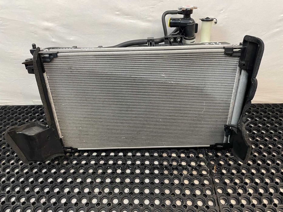 Komplet chłodnic chłodnice wentylator Toyota Yaris IV Cross P21 1.5h