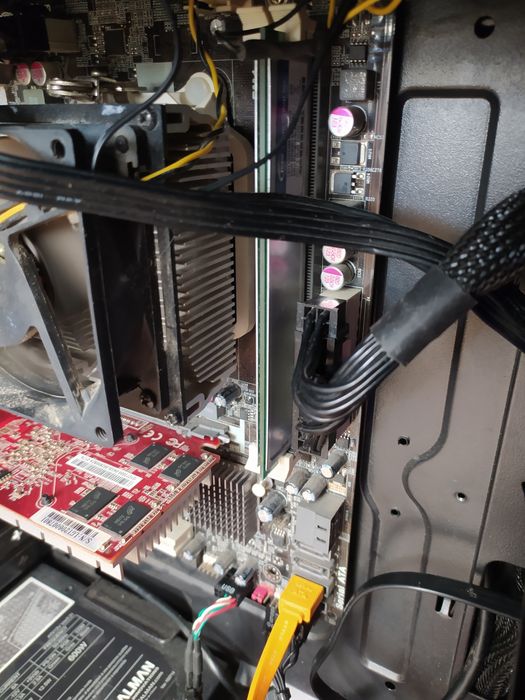 Продам комплект AMD ECS A75F-M2 CPU A6-3500 OZU 2GB DDR3  hd7450 2gb