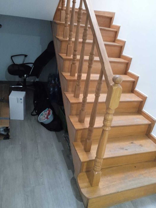 Schody drewniane dębowe z balustradą