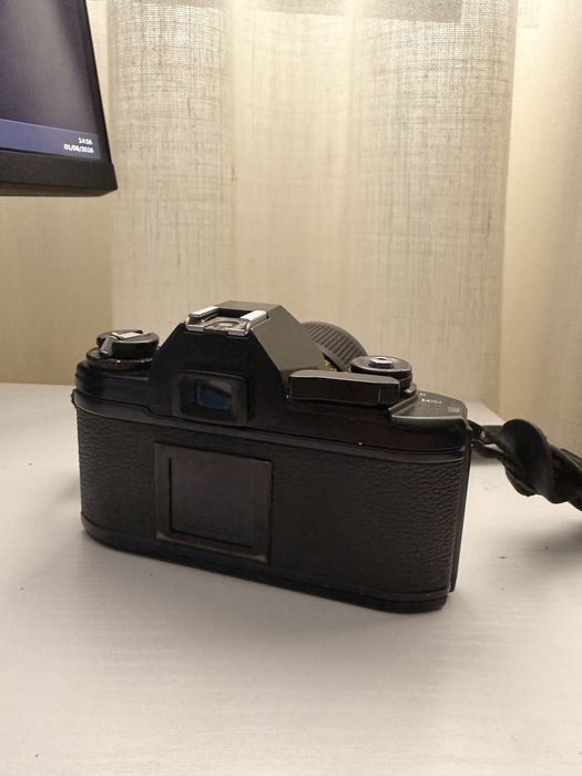Nikon EM + Nikon zoom-NIKKOR 35-105mm