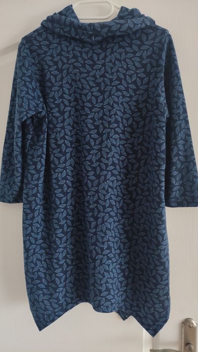 Długi sweter z golfem