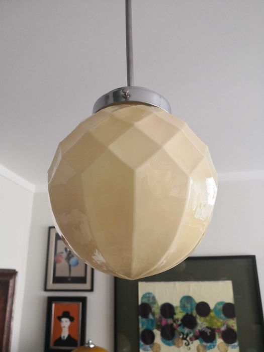 Candeeiro vintage, antigo, em vidro opalino bege