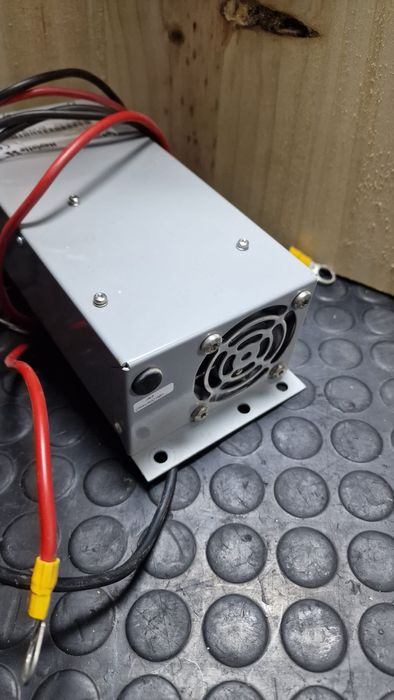 Carregador 24v 35Ah usado