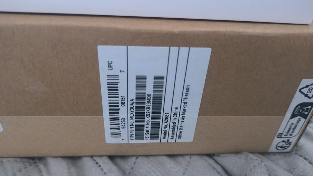 MacBook air m2 8/256