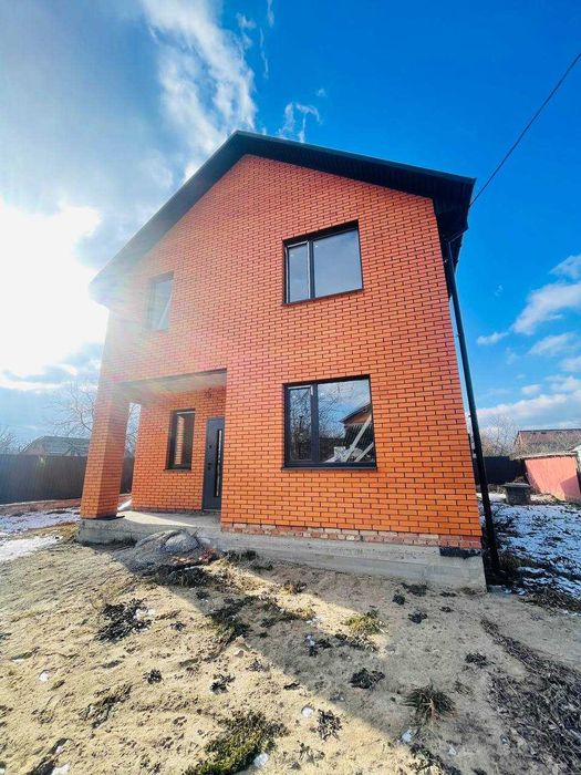 Продаж двоповерхового будинку з чистовими роботами!