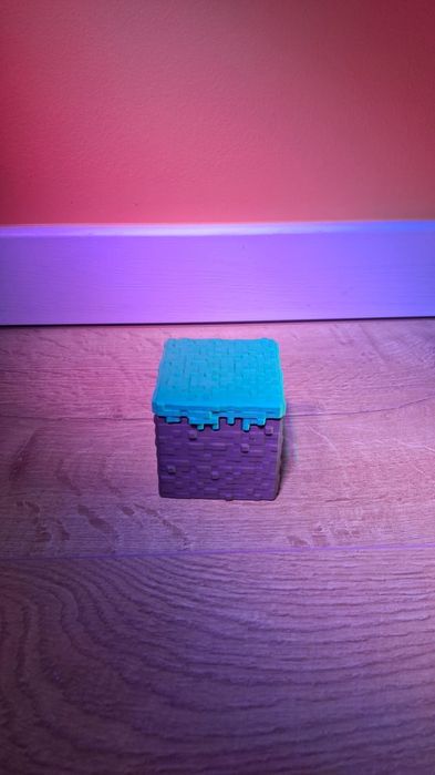 Blok z minecrafta.  Otwierane, wydruk 3D