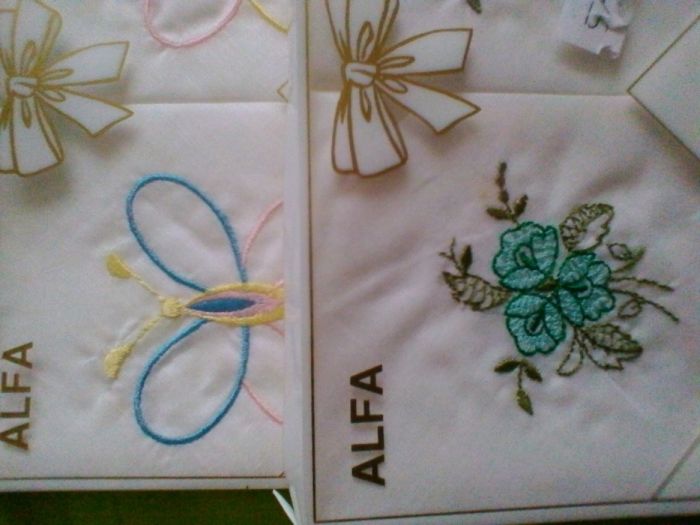 Lenços ALFA Bordados a Mão 100% Algodão