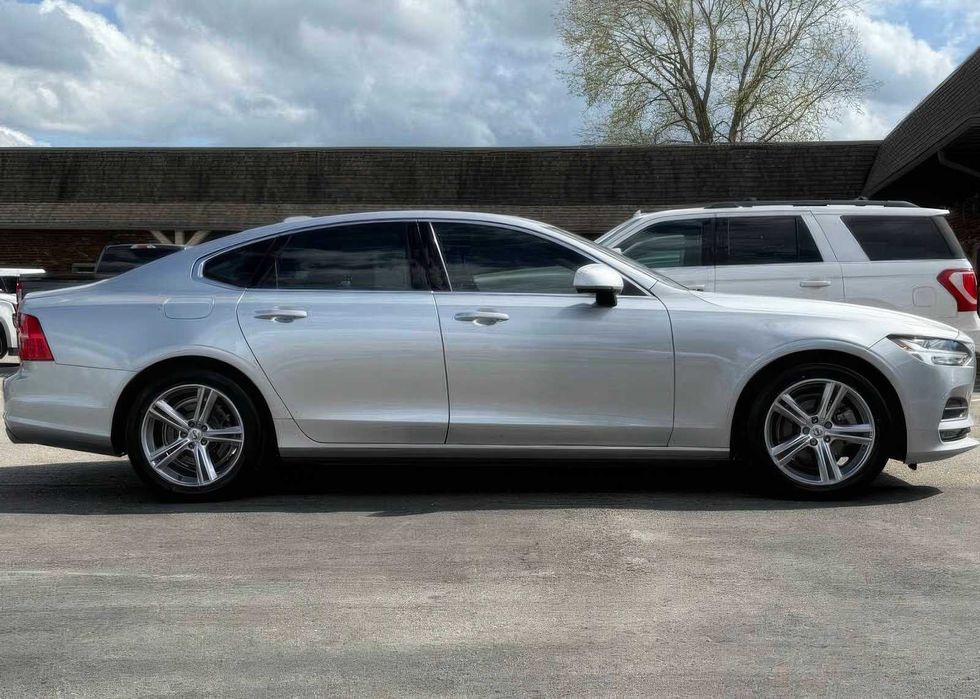 Volvo S90      2017