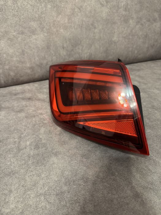 Lewa lampa FullLED Seat Leon III