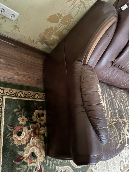 Диван прямий з кожзаму