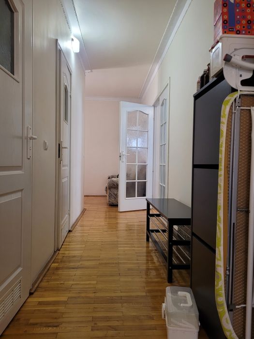 Оренда н/особняку в самому Центрі з гаражем,подвір'я,є все необхідне