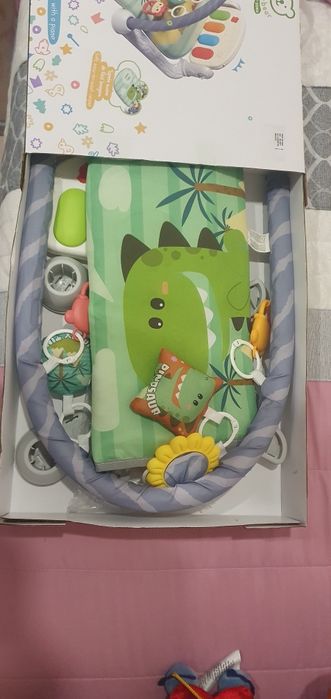 Ginasio com piano para bebé