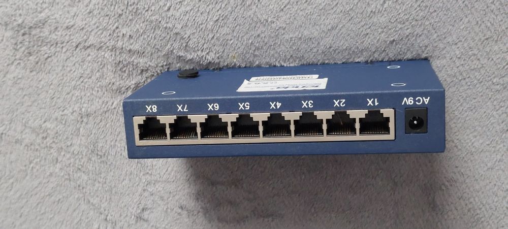Przełącznik Tenda TEF1008P 8-Port 10/100 Mbps  Switch