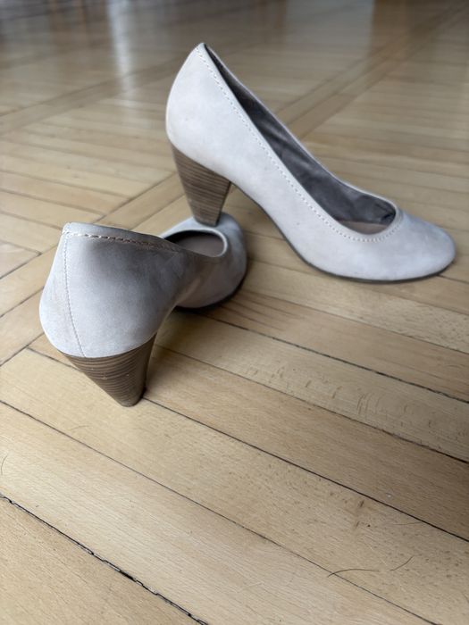 Buty damskie zamszowe beżowe r. 40