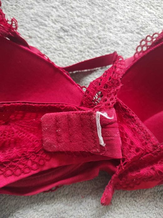 Biustonosz usztywniany ciemnoczerwony z koronką, 80B