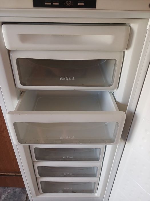 Продам морозильную камеру  LG