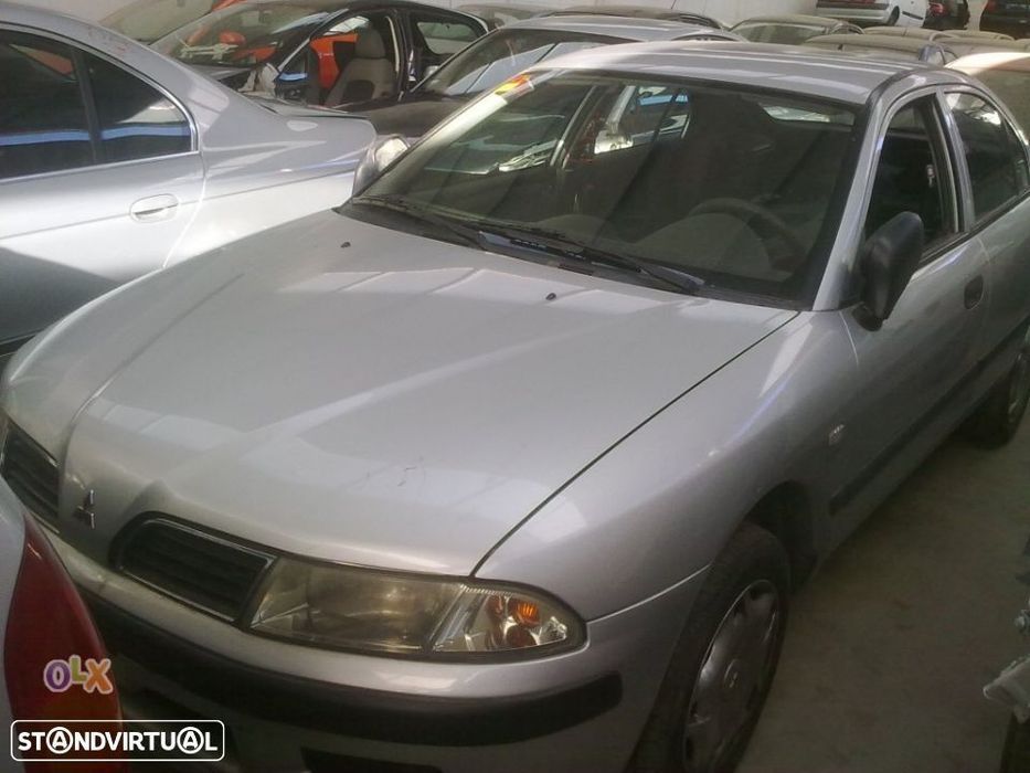 Traseira / Frente /Interior Mitsubishi Carisma 2003