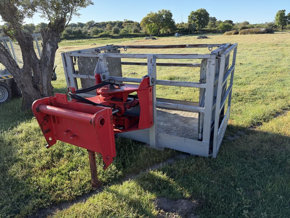 Cesto / Plataforma articulada para telescopico Manitou