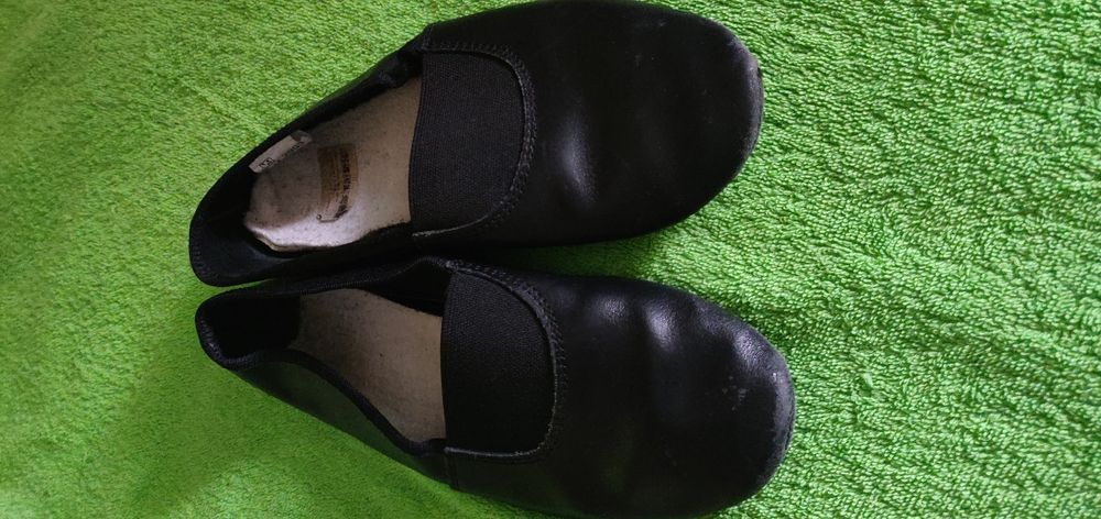 Чешки шкіряні чорні