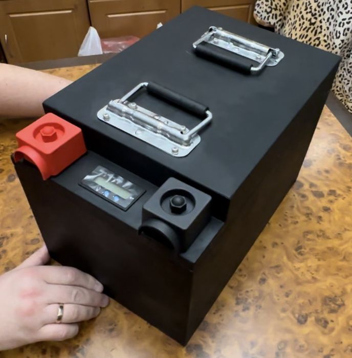 Надійний комплект живлення: Інвертор 2.4кВт + LiFePO4 140Ah (6000+)