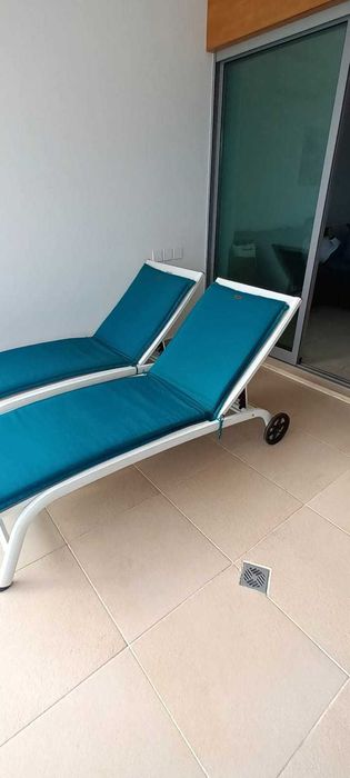 Duas espreguiçadeiras do Gato preto