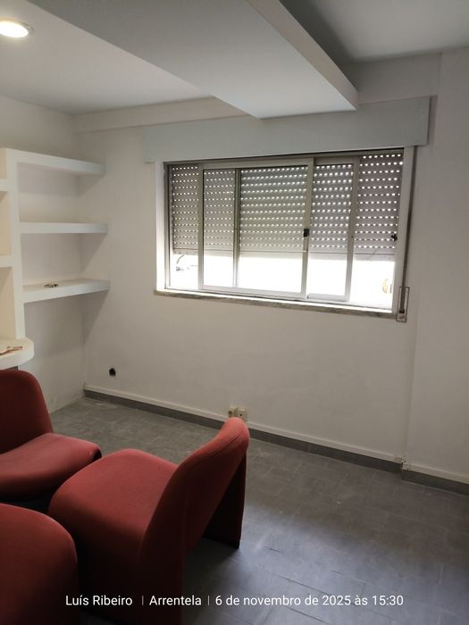 Executo trabalhos da construção