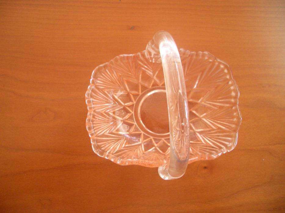 Recipiente antigo em forma de cesto