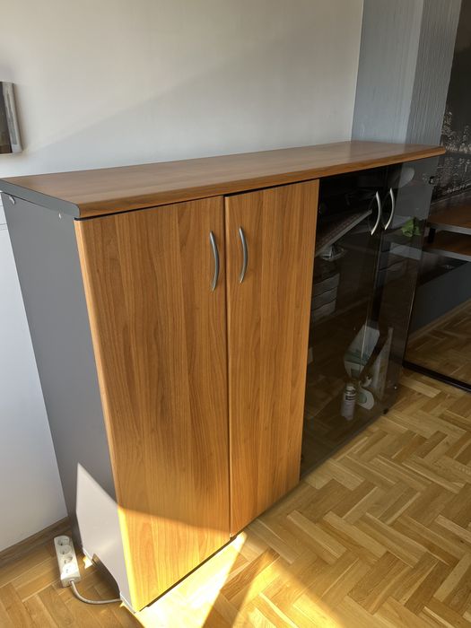 Komoda / szafka biurowa (Orzech/Szary) z witryną, stan bdb, Łódź