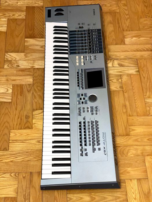 Yamaha XS7 + case – stan bardzo dobry, gotowy do gry od zaraz!
