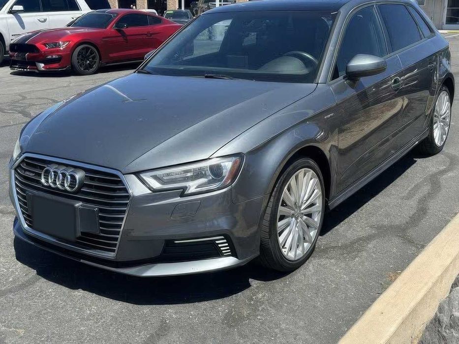 Audi A3 E-Tron      2017