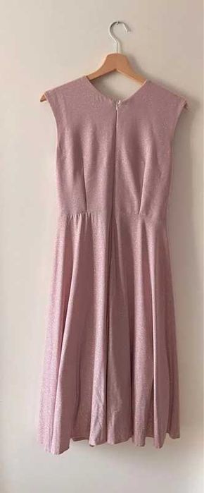 Pudrowa różowa sukienka midi dekolt V bez rękawów taliowana M 38