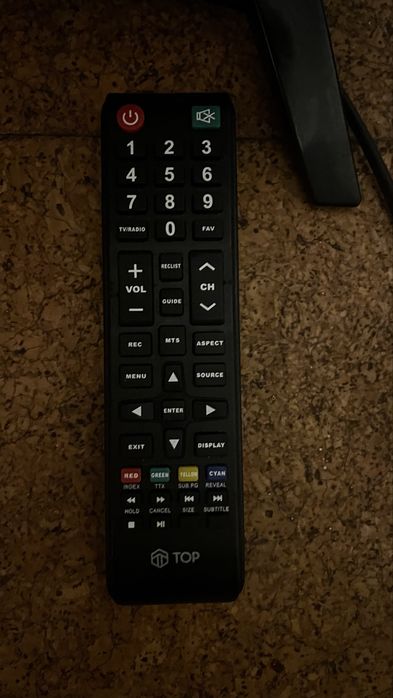 Televisão TOP , quase nova, com o comando respetivo