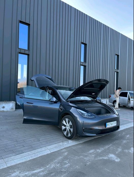 Tesla Model Y 2023