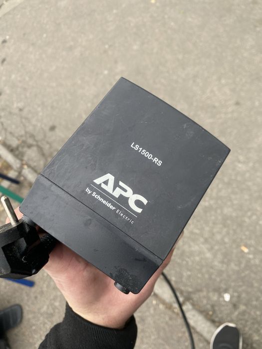 Продам стабілізатор напруги APC Line-R LS1500-RS.
